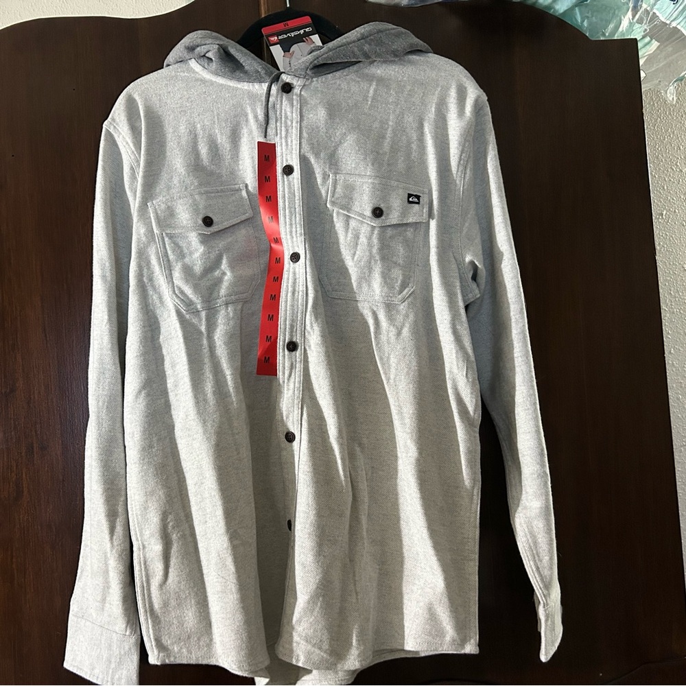 New with tags grey button down flannel/outer layer. New with tags size M